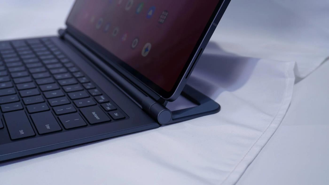 Samsung’un ultra pahalı tablet klavyesi satışta: Laptoptan farksız!